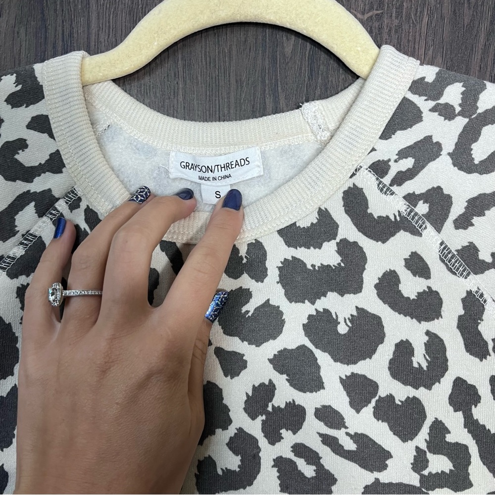 ./2/$40grayson Threads Leopard Print Crew Neck Pu… - image 7